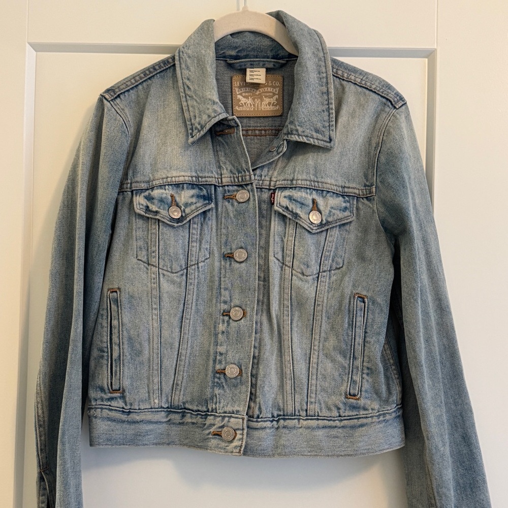 Levi's Women's Light Wash Jean Jacket